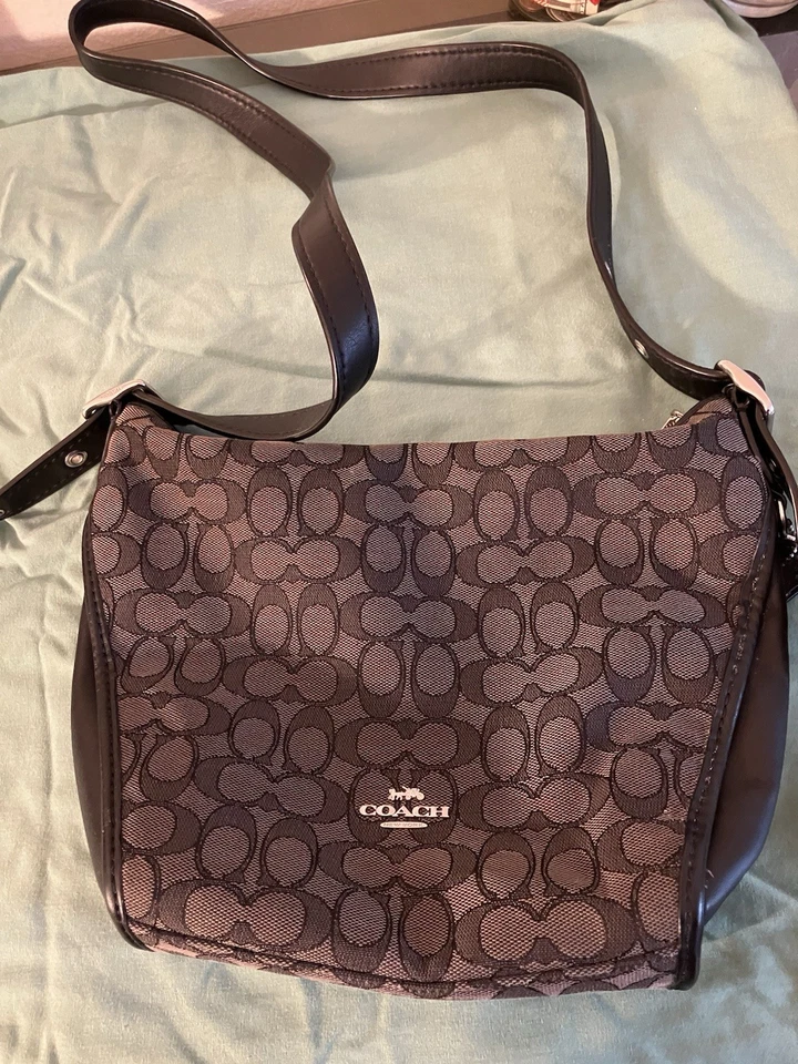 Coach Women's Clutch Purse with Strap and Zipper Closure Grey And Black - Image 3 of 4