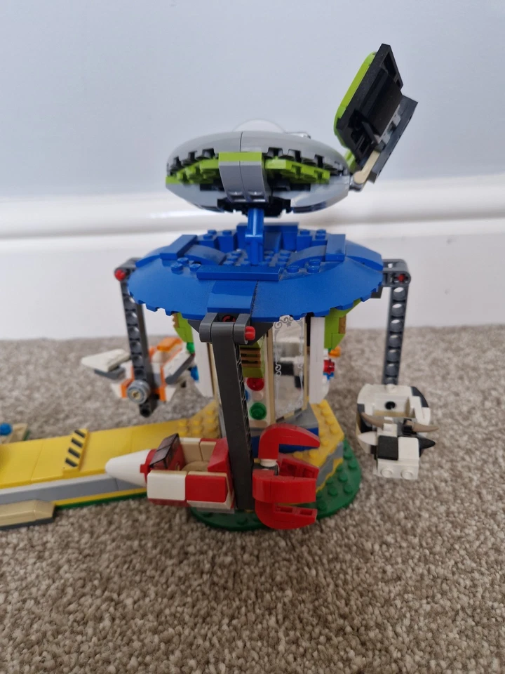 LEGO Creator 31095 Fairground Carousel, photo 3 of 5