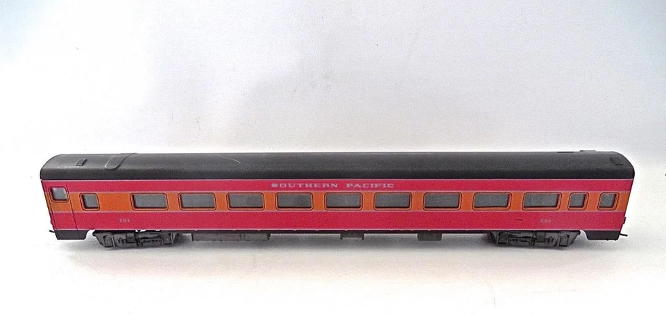 HO RIVAROSSI Pair Southern Pacific Daylight Smooth Side Pullman Coaches Upgraded - Image 2 of 4