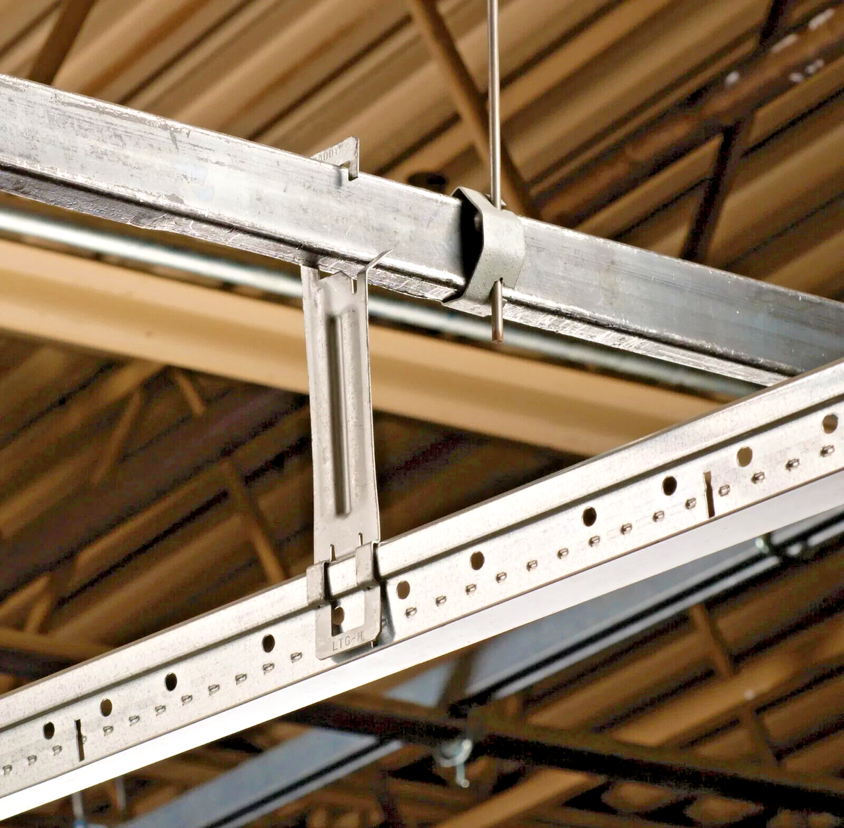 Caddy Erico Nvent LTGH T-Grid Ceiling Channel Bar  Hanger/Support/Clip/Bracket