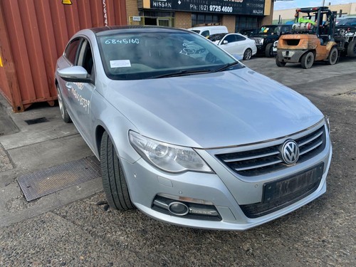 VOLKSWAGEN PASSAT RIGHT INDICATOR/FOG/SIDE BUMPER FOGLAMP, 3CC, SEDAN, 01/09-02/ - Picture 2 of 2