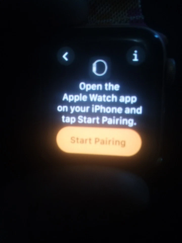 A1975 Apple Watch Series 4 Rose Gold 40mm *Pre Owned* - Image 3 of 4