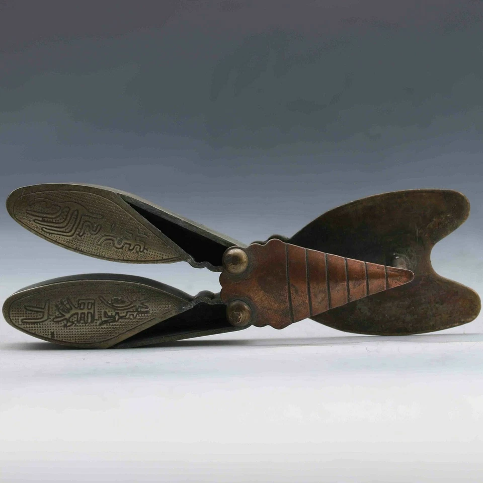 Old Chinese Ancient Collection Museum Hand carved Bronze cicada statue - Image 3 of 4