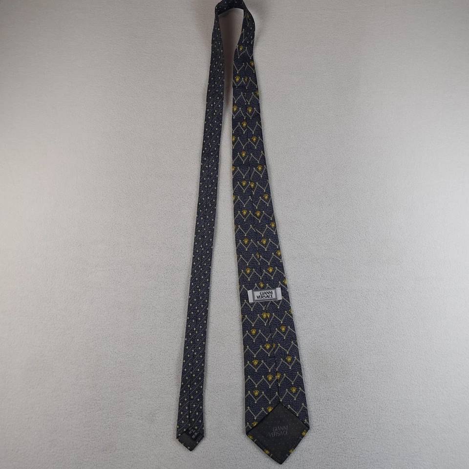 Gravata Gianni Versace masculina seda azul amarela padrão de cabeça de medusa luxo feita na Itália - Imagem 4 de 4