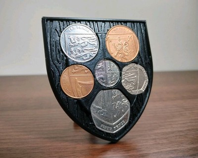 Royal Shield Münzen Display Halter VERSTELLBAR Ständer für UK Münzen numismatisches Geschenk