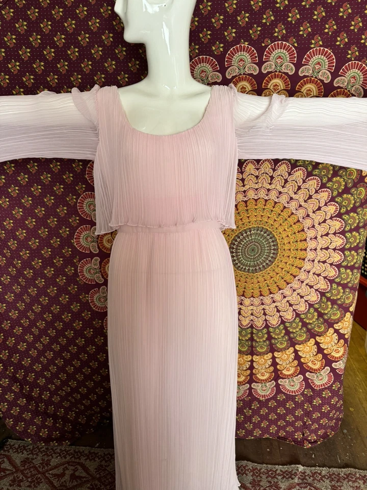 Maxi Vestido Vintage Rosa Gasa Acordeón Plisado Diseño Boda o Fiesta Foto 2 de 4