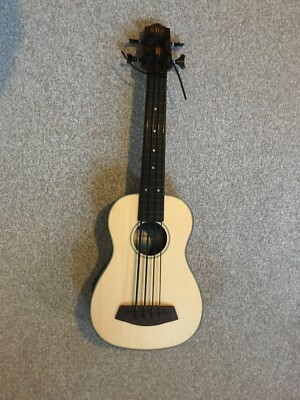 KALA Ubass Fichtendecke Mahagoni - Fretless 4 String Bass mit Gigbag 