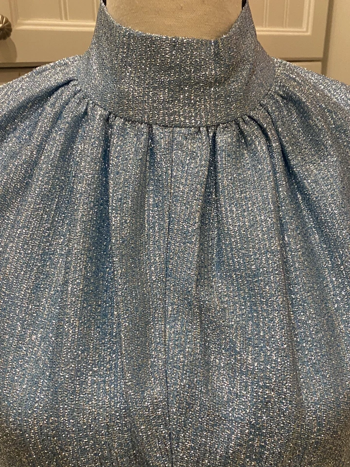 Vestido de cóctel años 70 azul y plateado metálico manga dividida 3/4 - ¡Elsa congelada! Foto 4 de 4