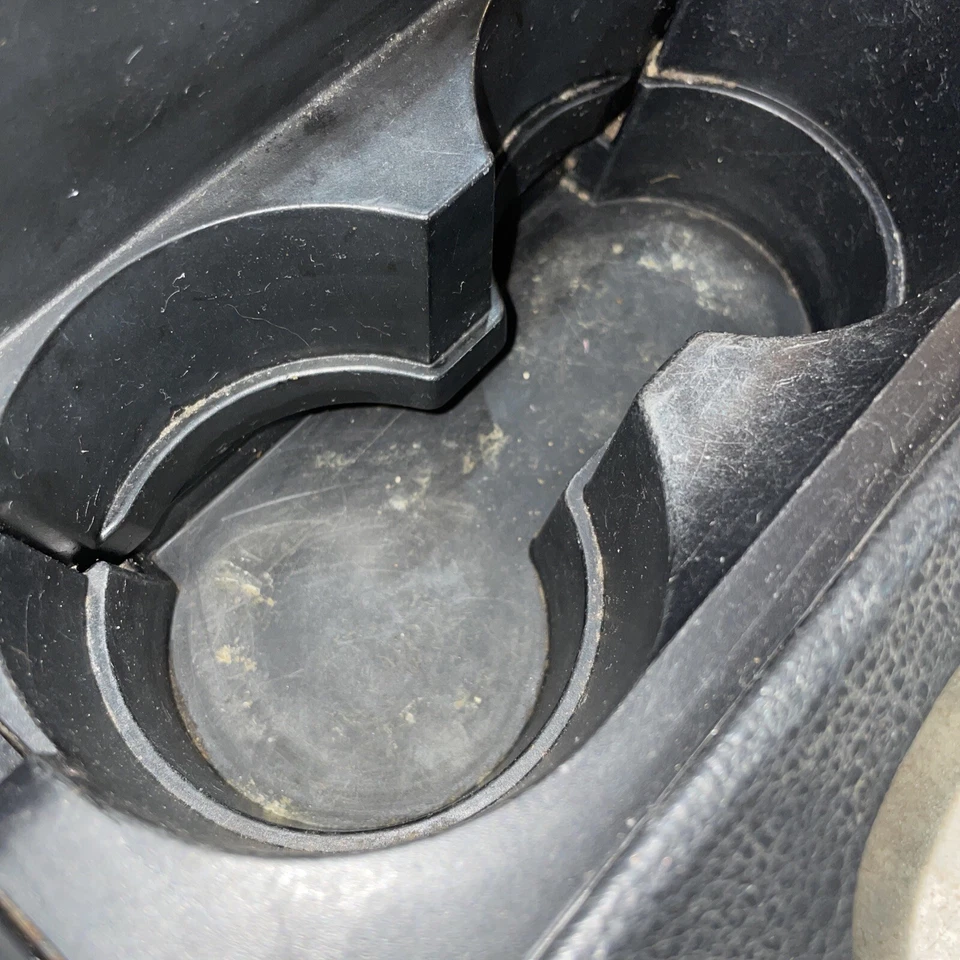 2003 2005 Mazda 6 Mazda6 console central porta-copo compartimento GK2A-64393 SUJO - Imagem 3 de 4