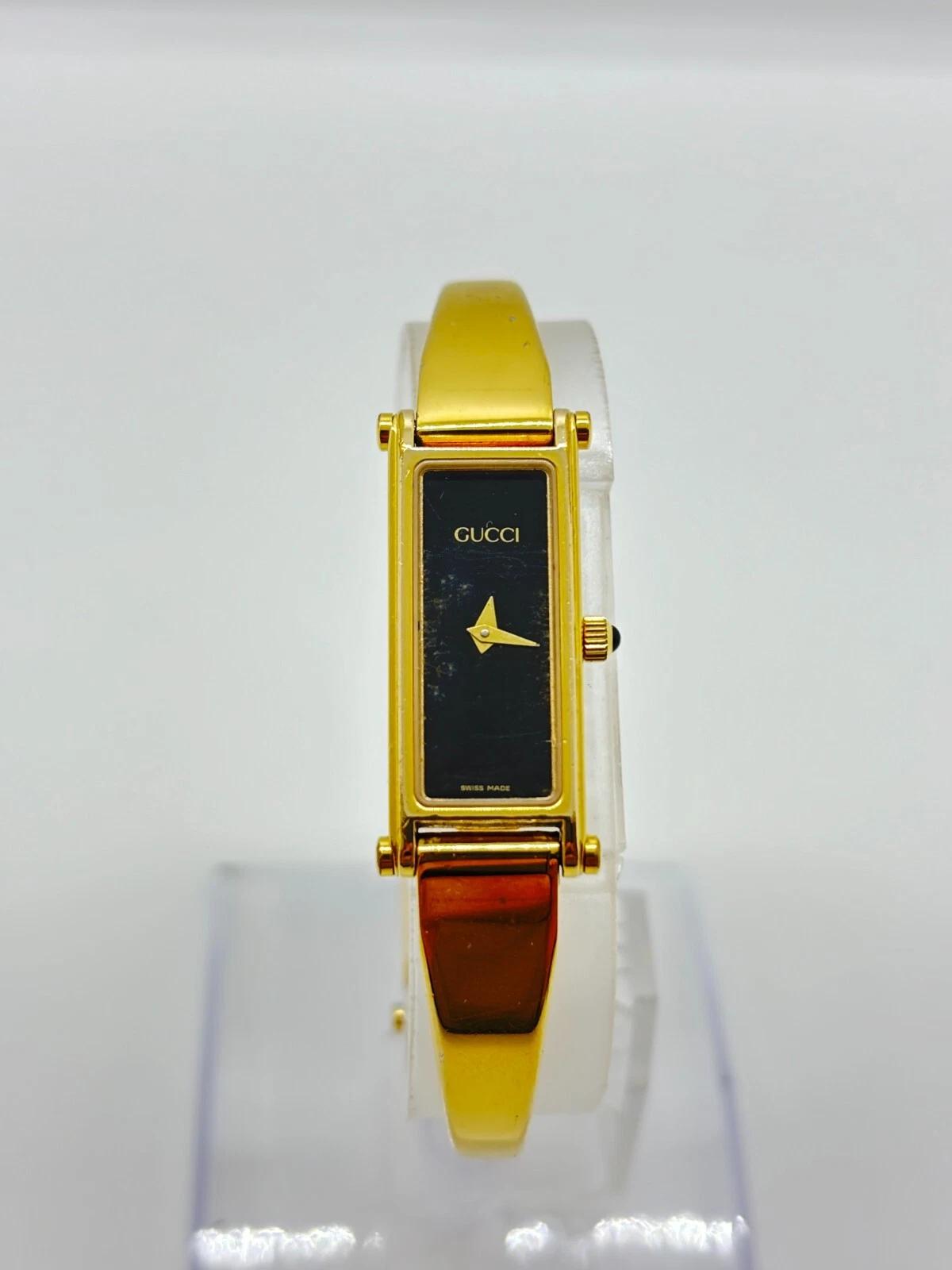 [Exc+3] Montre Gucci 1500L Femme 12mm Rectangle Quartz Or Noir Occasion Fonctionne