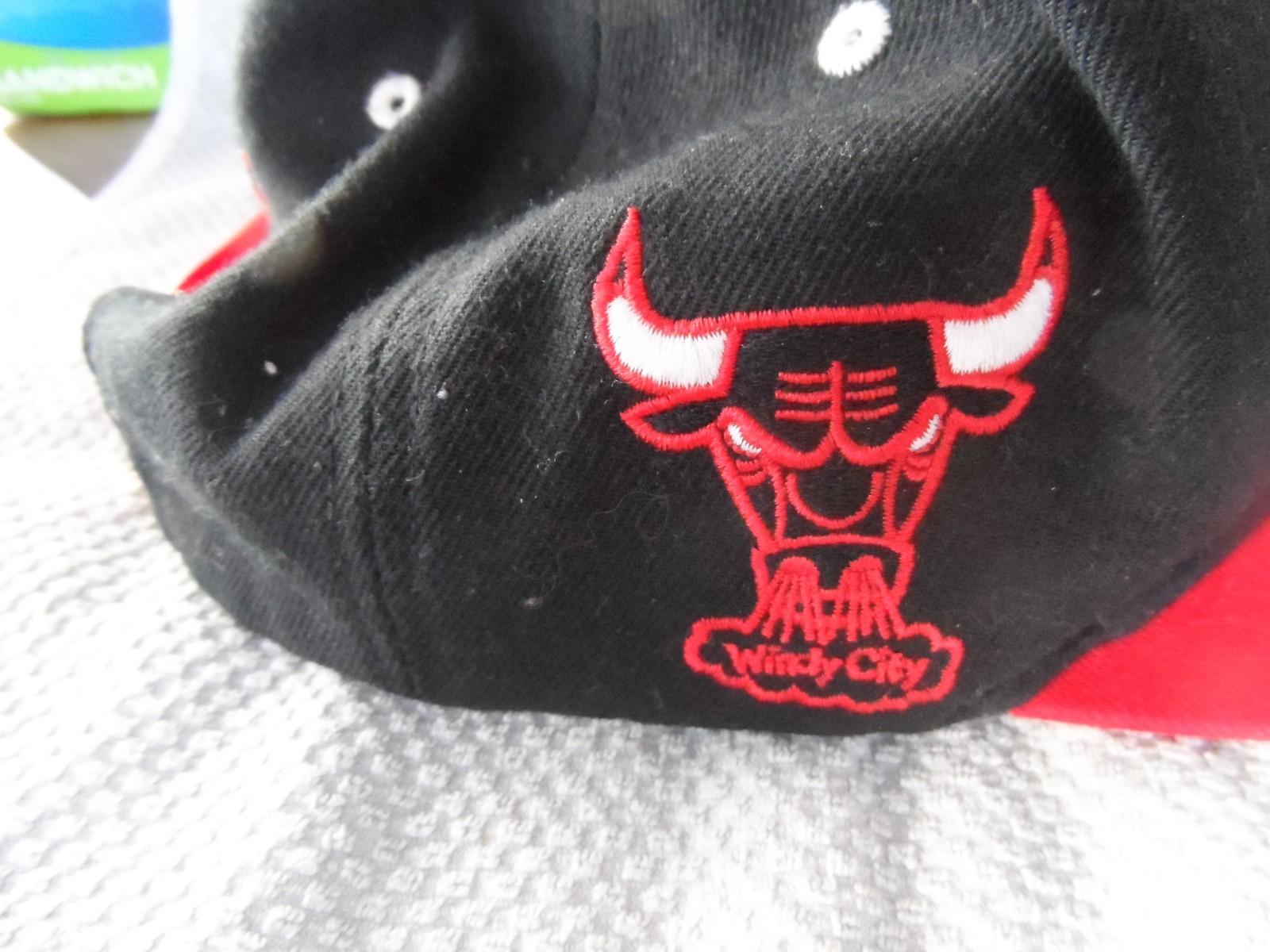 (2) CHICAGO BULLS CAPS. SEE PICS USED X-425 thumbnail 6