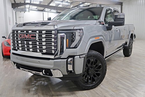 2025 GMC Sierra 2500 Denali Crew Cab 4WD SB 1 Owner! Clean Carfax! Only 118