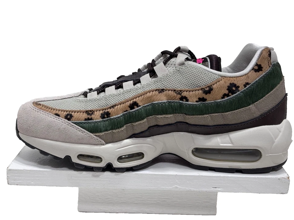 NIKE AIR MAX 95 PREMIUM  ANIMAL/ FLORAL PRINTS SHOE.  WOMEN'S SIZE: 10 - Image 2 of 4