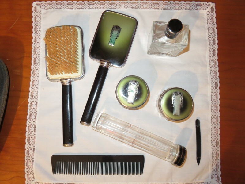 Antique Ladies' Art Deco Style Traveling Grooming Set/Leather Carrying Case