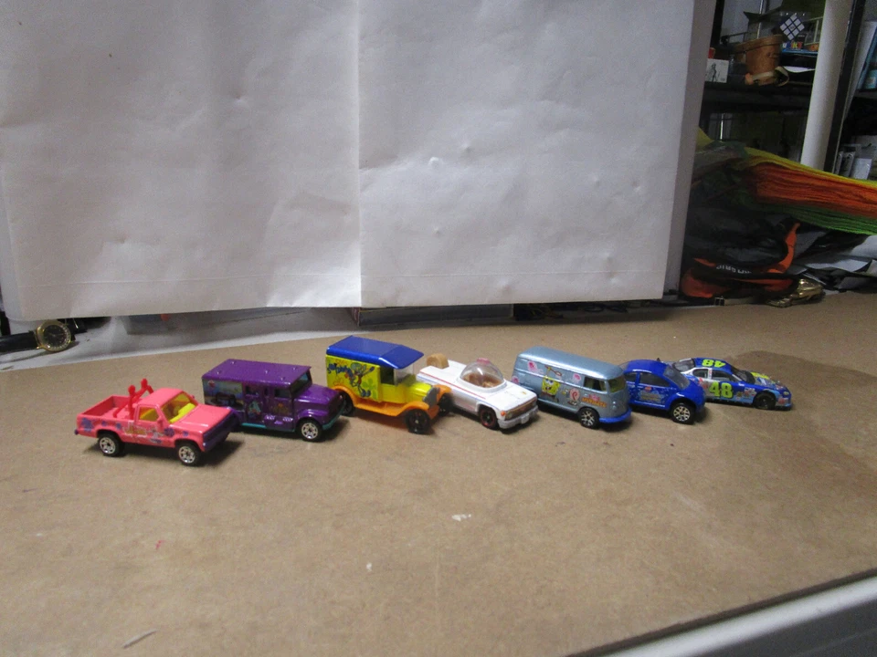 Hot Wheels Sponge Bob Lot 13 Count Sandy Mr Krabs Squidward Patrick - Image 3 of 4