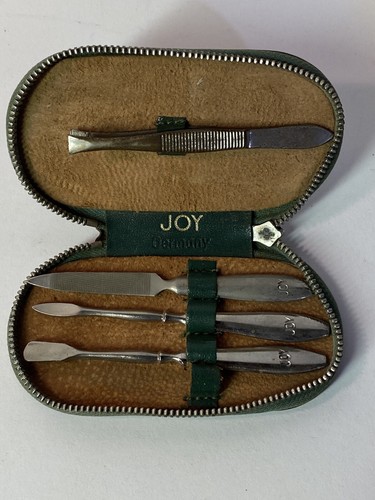 1930’s JOY Manicure Kit Portable Soft Green Leather Zip Case Made In Germany