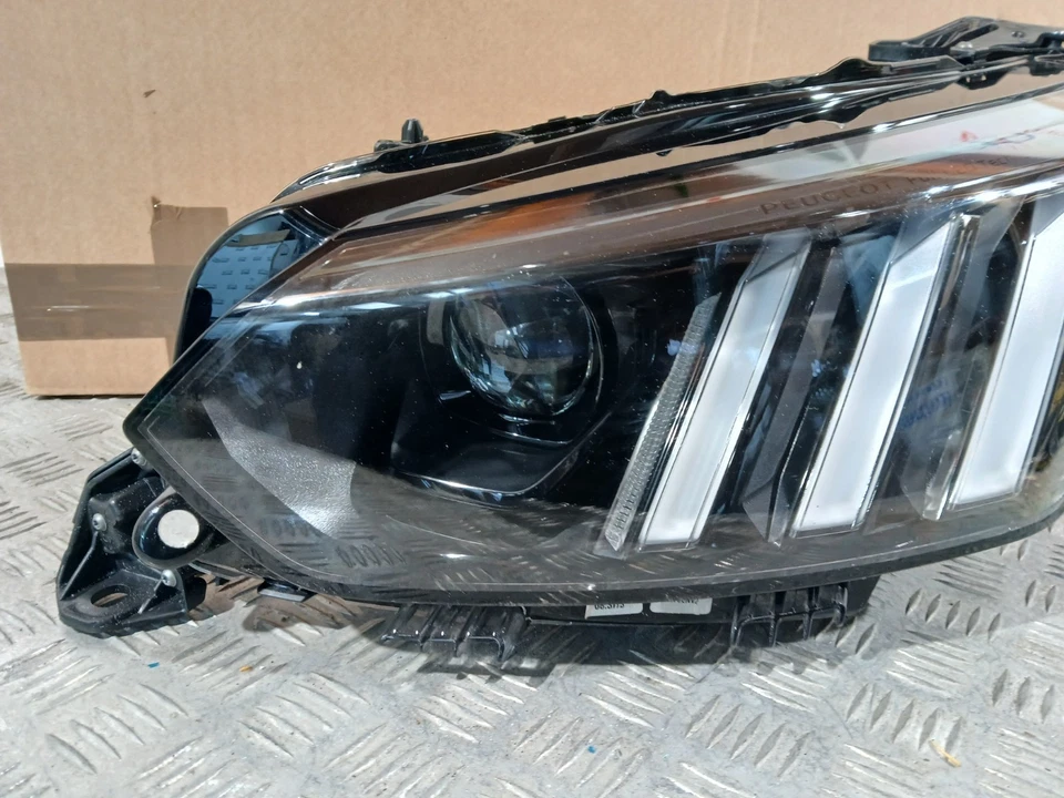 FARO LATERAL PASAJERO FULL LED ORIGINAL PEUGEOT 208/2008 2019-2023 9841642280 Foto 2 de 4