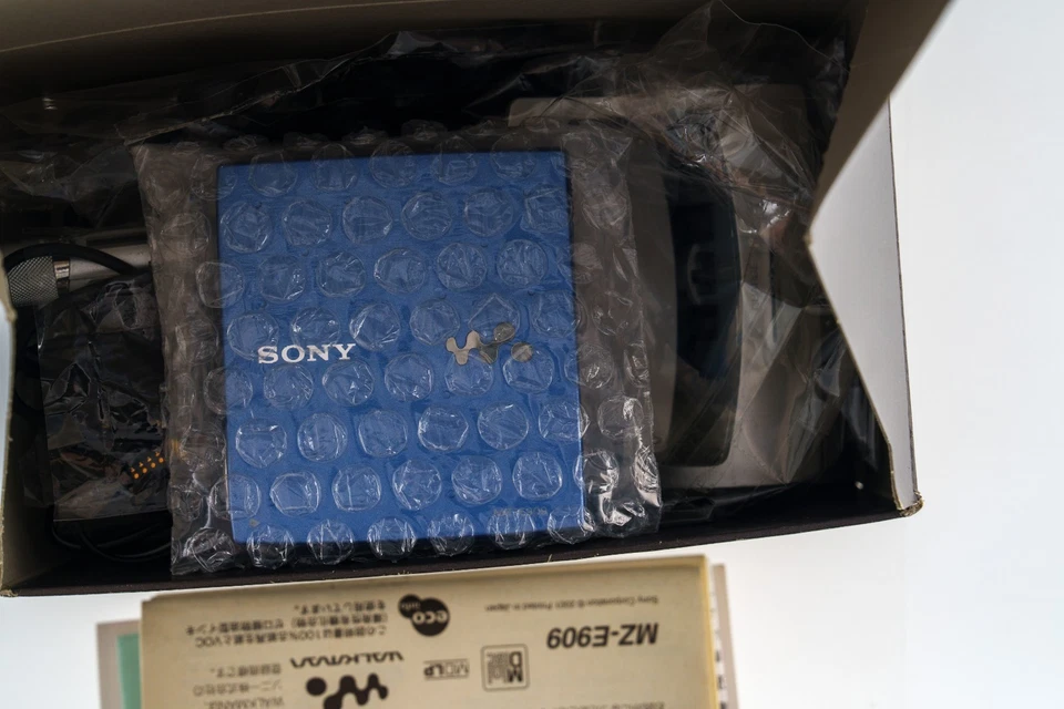 Sony MZ-E909 MDLP Minidisc Player AZUL - CIB [Caixa/Remoto/Dock] [DEMO / REPRODUZ] - Imagem 4 de 4