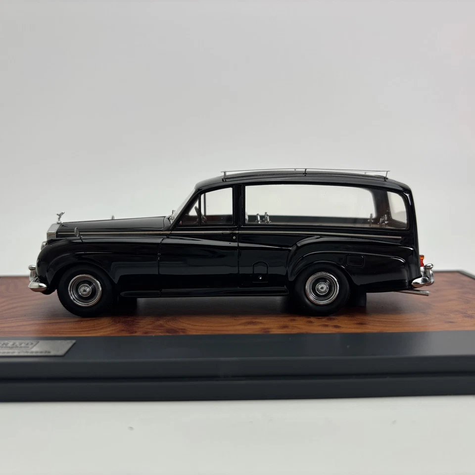 Matrix 1/43 Rolls-Royce HEARSE R-R Sc Standard Wheelbase Chassis Resin Car Model - Image 2 of 4