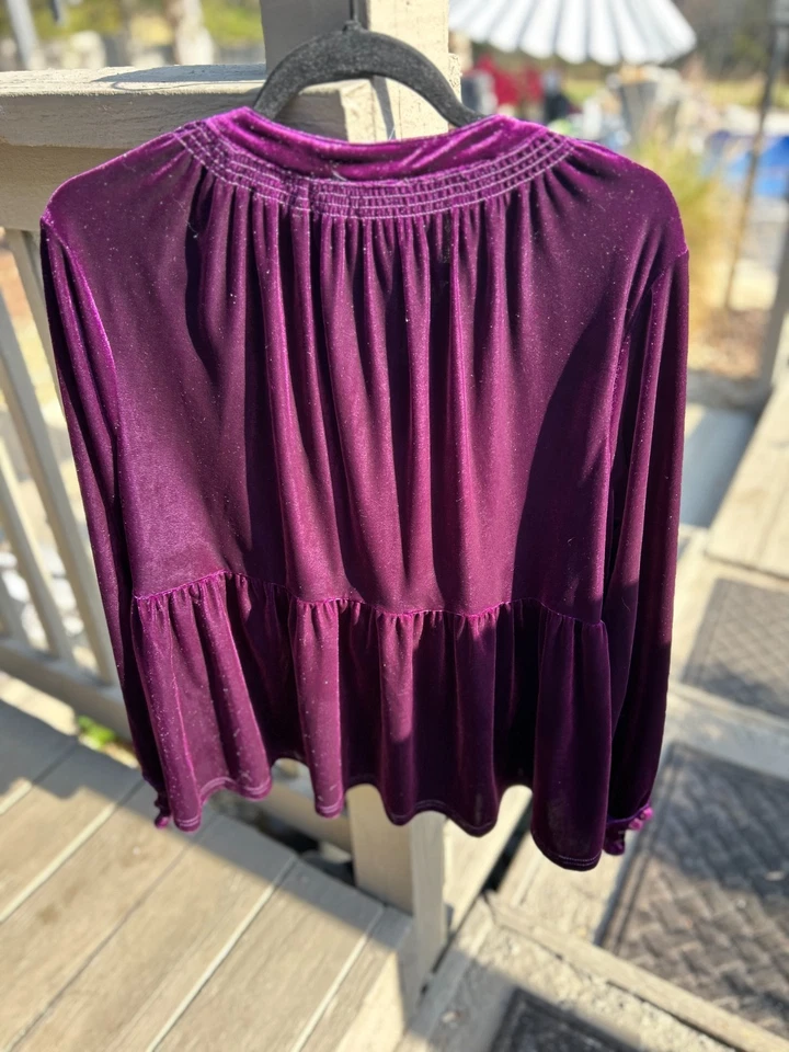 Blusa Top Berenjena Umgee Terciopelo Elegante Nueva con Etiquetas Ideal para las Fiestas Foto 3 de 3