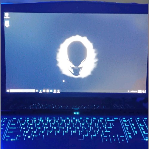 Dell Alienware 17 RS Gaming Laptop / Core i7 8th Gen. 17.3 screen perfect cond. - Picture 10 of 12