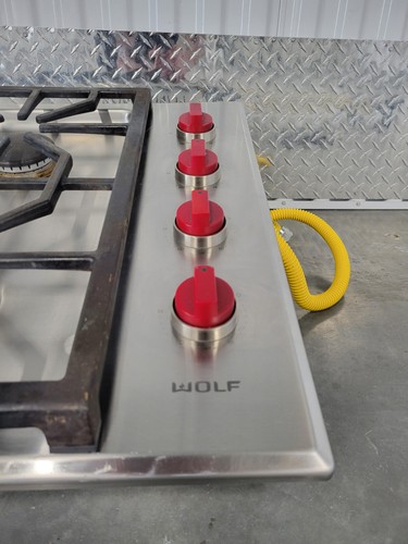 Wolf Gas Cooktop CG304P/S 30”W Professional 4-burner Stainless Steel Works Great - Picture 4 of 17