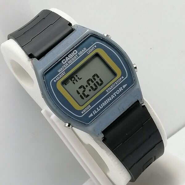 Casio B640W ILLUMINATOR 3294 Digital Quartz Vintage Men's