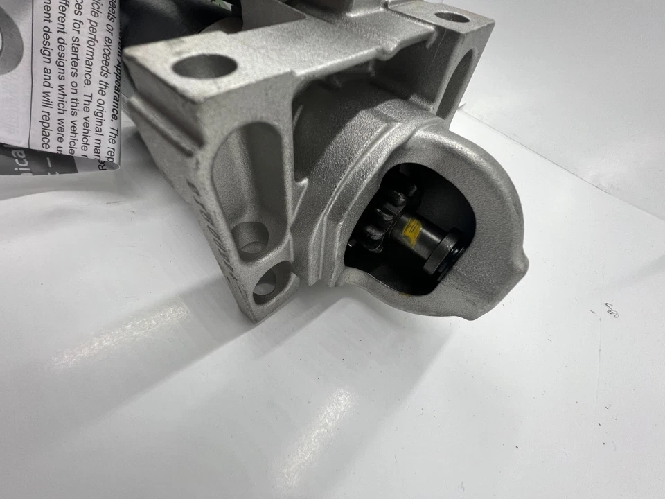 Motor de arranque Carquest 6757S para montaje en 2 orificios Chevrolet Tahoe Foto 4 de 4