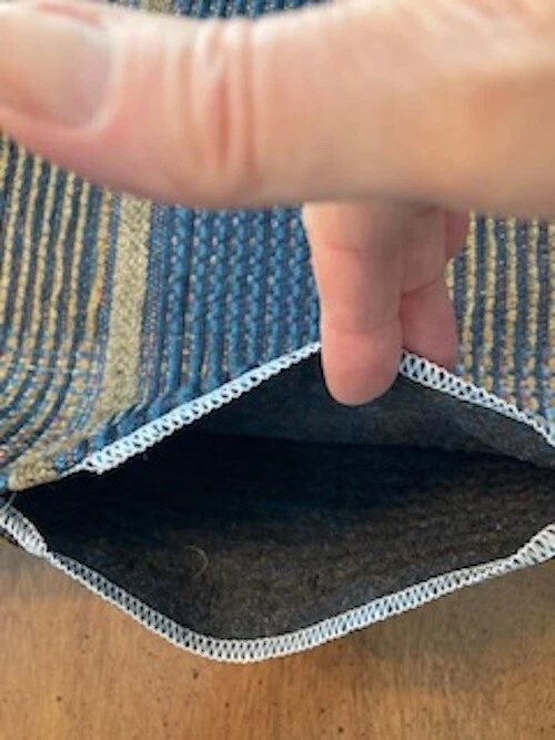 Funda de almohada borde cuchillo sin relleno a cuadros chenilla azul marino y bronce Foto 3 de 4