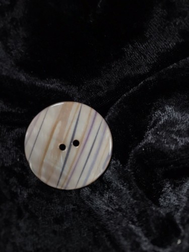 Italian Shell Horizontal Stripes Buttons 23mm 13 Colours - Picture 5 of 15