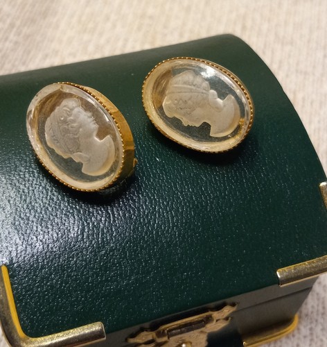 Vintage durchsichtige Kamee-Ohrringe goldfarbene Metallbasis unsigniert gebraucht - Bild 7 von 10