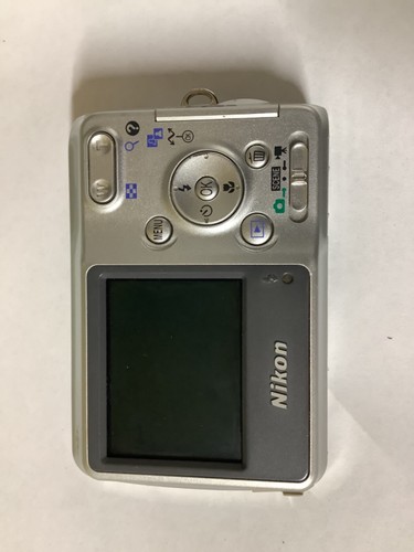 Nikon Digital Coolpix L3 5.1 MP Digital Camera - Silver - Picture 3 of 4