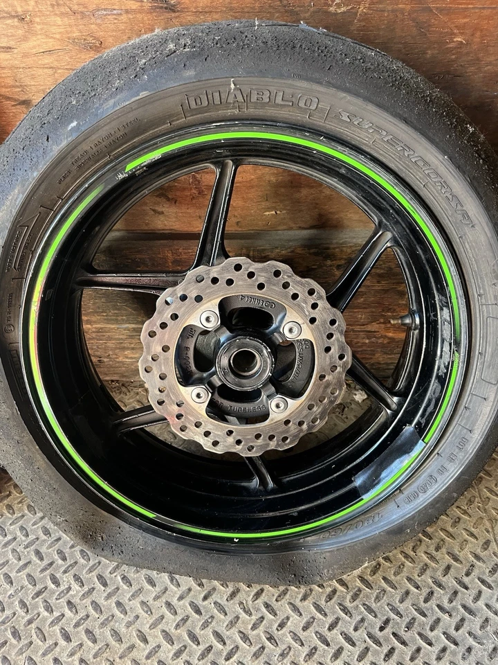 Llanta trasera recta Kawasaki Ninja 600 Zx6 ZX6R 2009 2010 2011 2012 OEM BUENA Foto 2 de 2