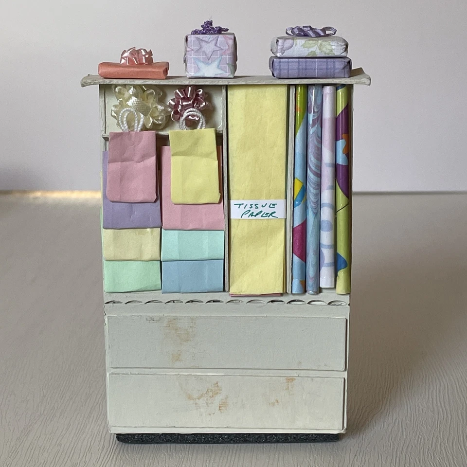 MINIATURE DOLLHOUSE 1:12 SCALE Wrapping Paper & Greeting Card Display - Image 3 of 4