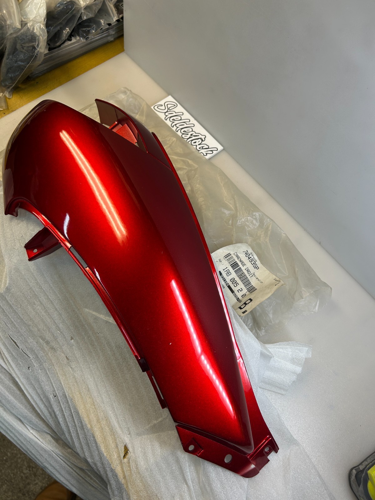 Coque arrière droite Splendor Red en ABS haute résistance pour Peugeot Vivacity 50