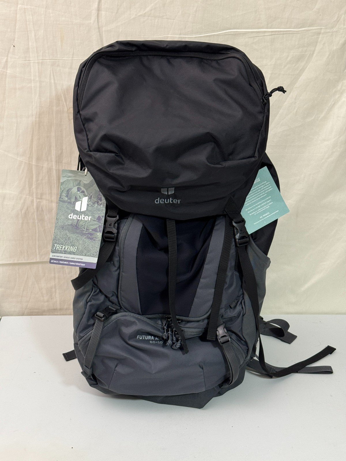 New Deuter Futura Air Trek 60+10 Trekking Backpack (black-graphite) w/ frame