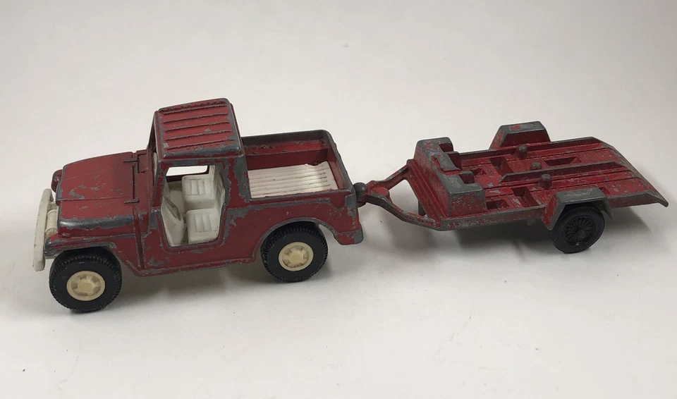 Remolque rojo Jeep y motocicletas Tootsie Toys vintage años 70 coleccionables Foto 4 de 4