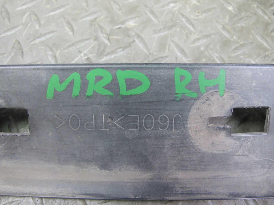 04-08 MAZDA RX8 JUEGO DE 2 MOLDURAS DE PANEL BASCULANTE DE PISO LATERAL OEM Foto 2 de 4