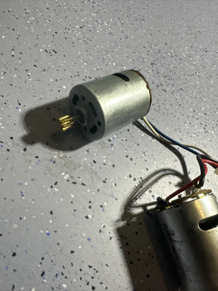 1/14 Lesu Bobcat LT5H Skid-Steer Loader Motors Only Drive System Hard To Find - Image 4 of 4