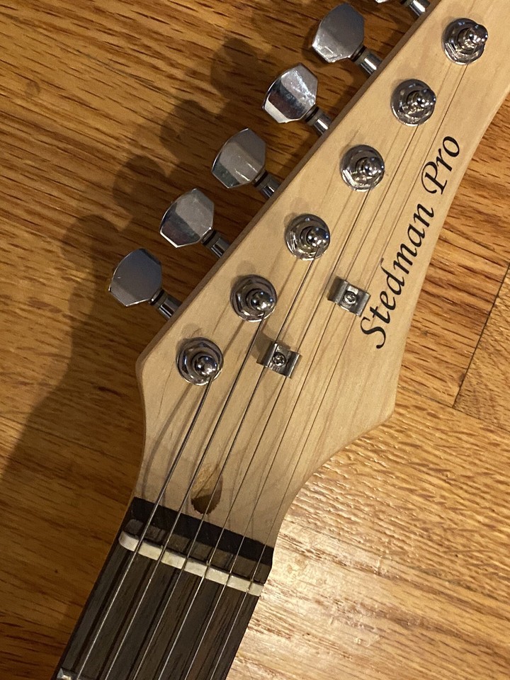 STEDMAN PRO BLACK 6 STRING ELECTRIC GUITAR MEASURES 40 INCHES LONG