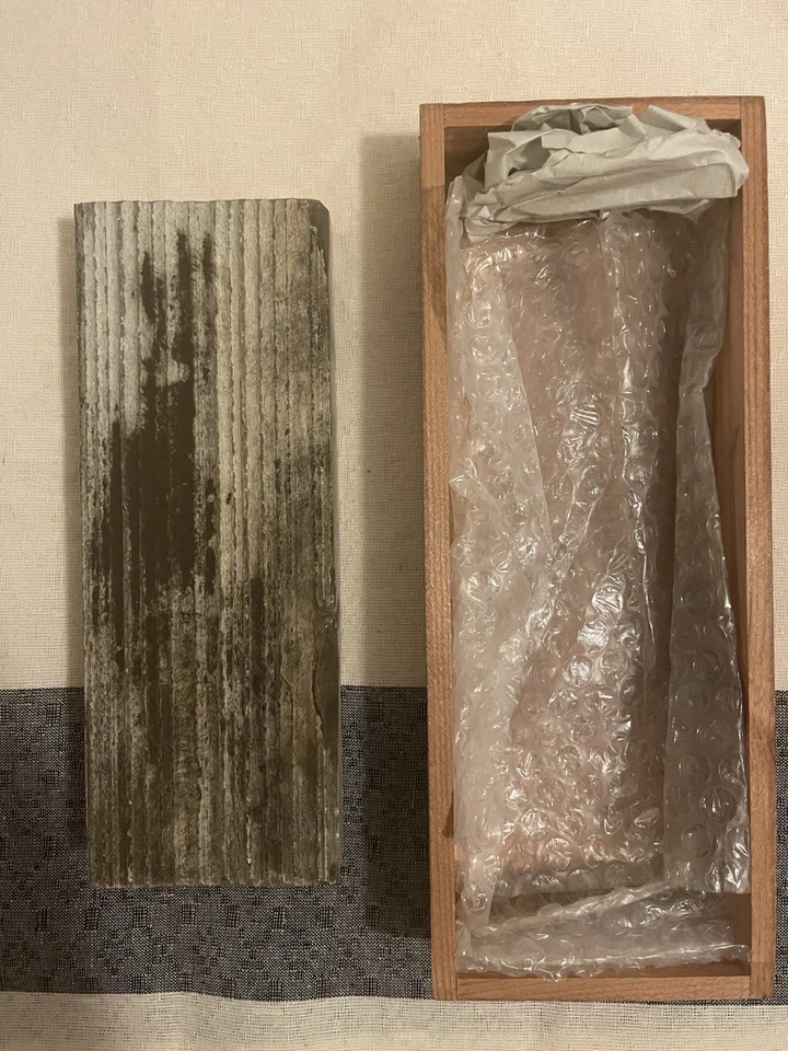 Piedra de afilar natural japonesa 1235 g Shohonyama 正本山合砥 Lv 5,0 grano 12000 特上 Foto 2 de 4