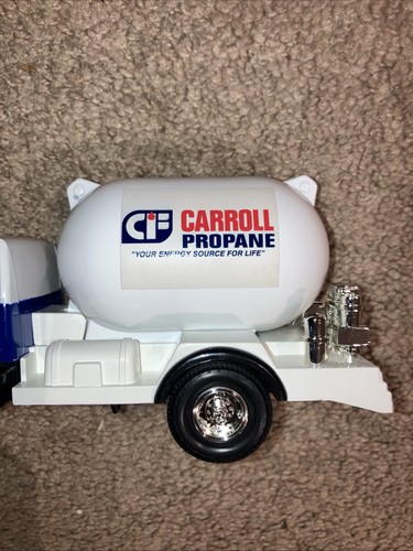 Ertl Ford F700 Propane Truck Locking Coin Bank “Carroll Propane”Maryland - Picture 3 of 7