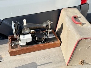 VINTAGE SINGER NÄHMASCHINE ELEKTRISCH SUPER MOTOR GEHÄUSE TRAGBAR MODELL ED434030