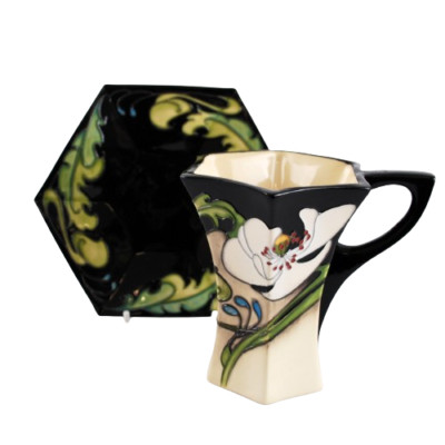 Moorcroft Au Lait Tasse und Untertasse Art Deco Emma Bossons