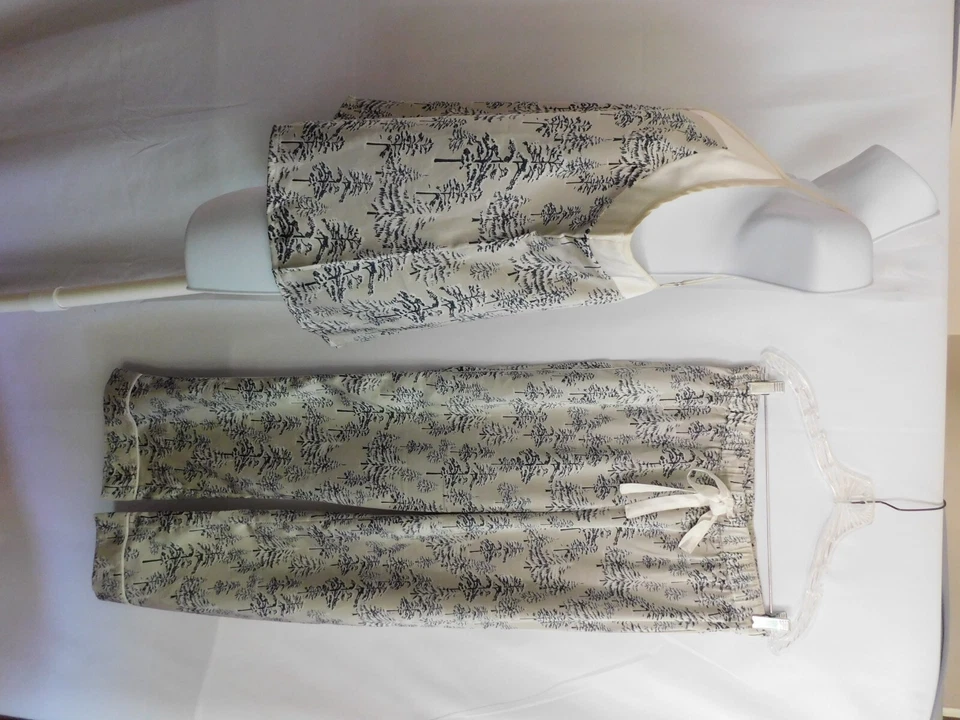 Pijama de satén Ann Taylor para mujer 2 piezas marfil y azul árboles pijamas talla pequeña Foto 3 de 4