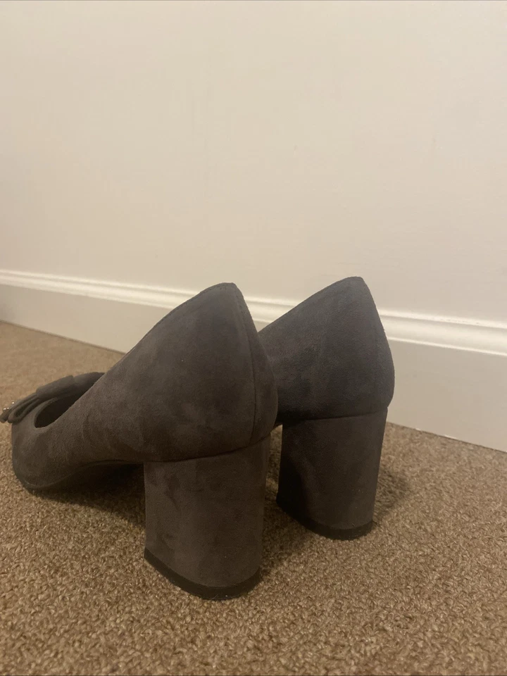 Женский замшевый блочный каблук с бантом Stuart Weitzman размер 8,5 - Изображение 3 из 4