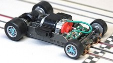 AFX Mega-G   1.5 inch Short Wheelbase Chassis w/ Body Clip Turquoise Knockoffs