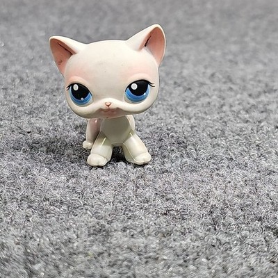 Littlest Pet Shop Authentic #64 LPS White Shorthair Cat Blue Eyes Pink Ears 2004