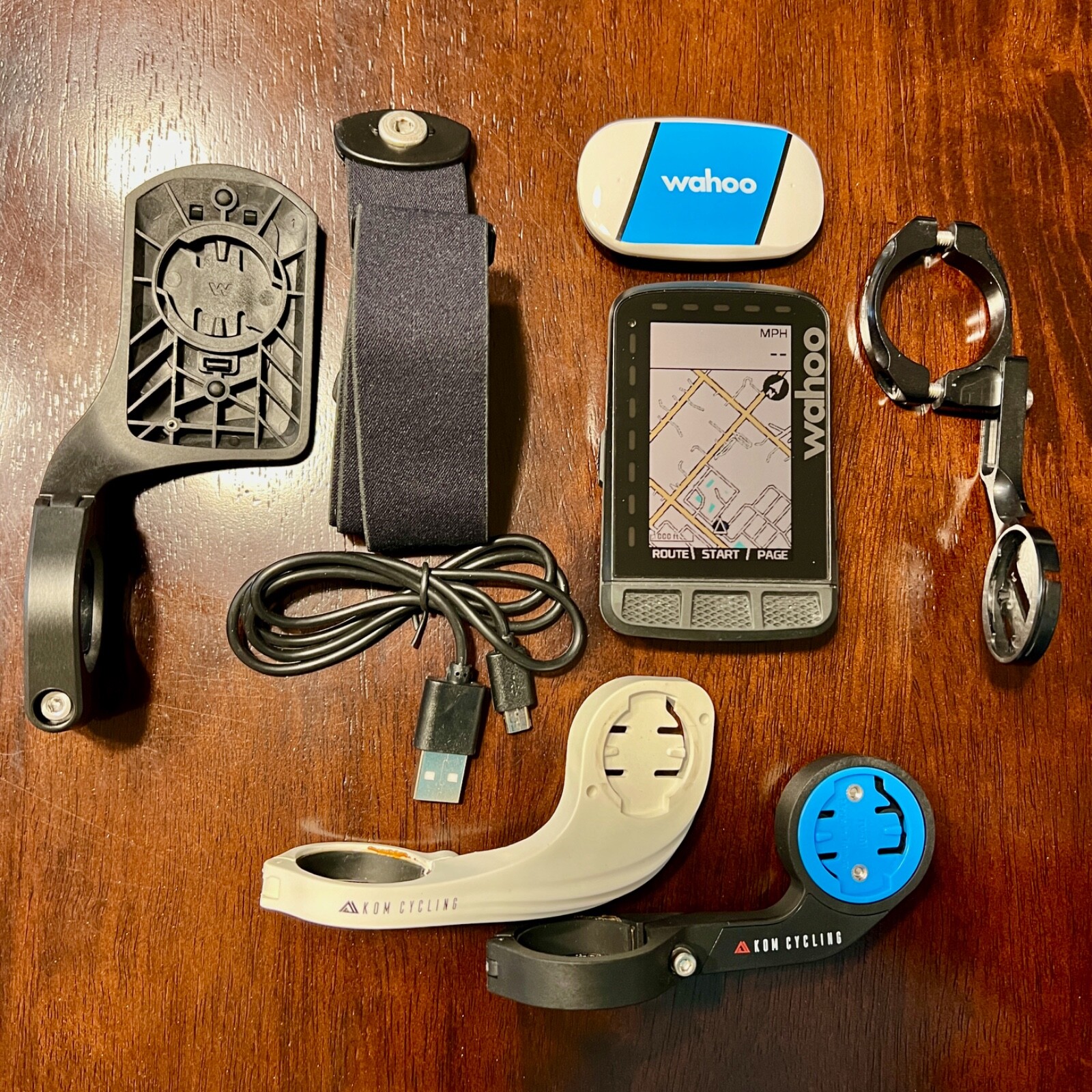 Wahoo Elemnt Roam V1 GPS Bike Computer with HR Monitor and Extras!