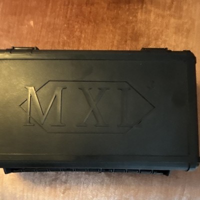 MXL 770 Cardioid Large Diaphragm XLR Studio Condenser Mic Black Case Mount